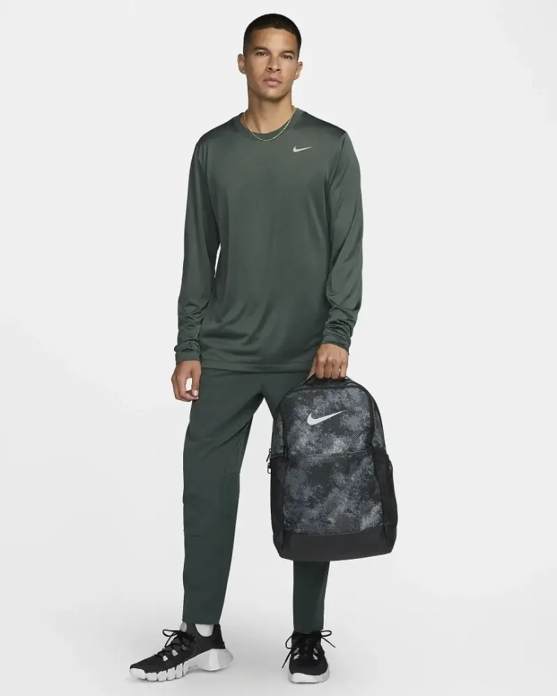 Nike Brasilia (Medium 24L) – Compacto y Deportivo - Mejores Top 10 de las Mochilas para Universitarios