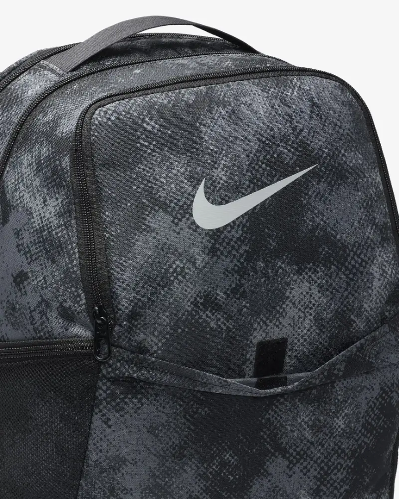 Nike Brasilia (Medium 24L) – Compacto y Deportivo - Mejores Top 10 de las Mochilas para Universitarios